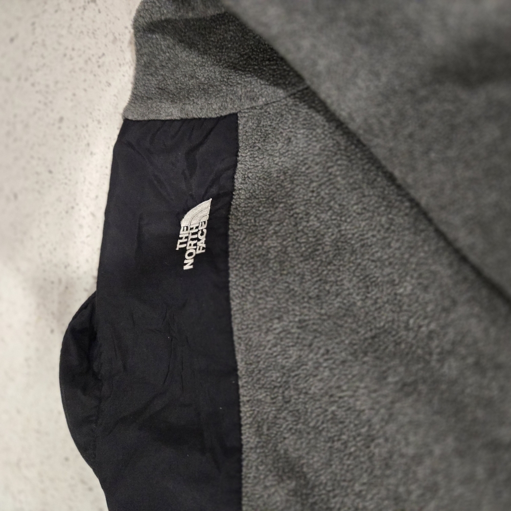 The North Face Kids Black and Gray Fleece Jacket - Picture 4 of 8